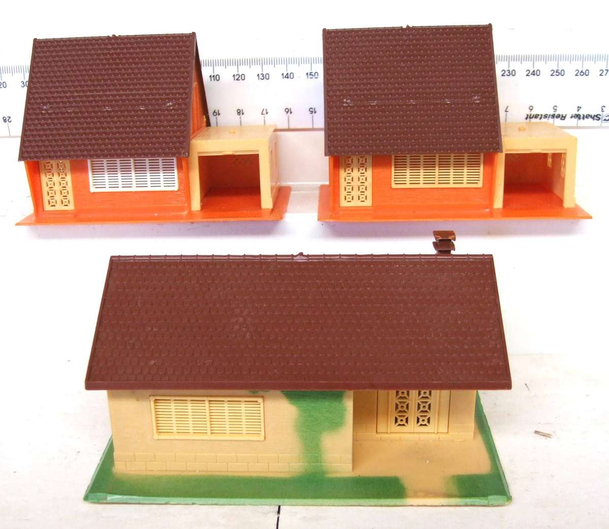 LIMA SCENERY HO:  On Auction are these Plastic Houses in Fair Used Condition.
