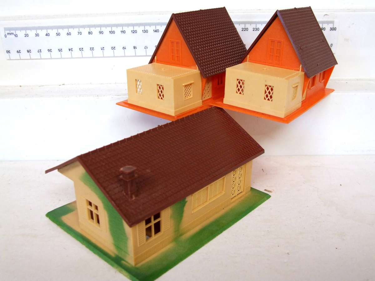 LIMA SCENERY HO:  On Auction are these Plastic Houses in Fair Used Condition.
