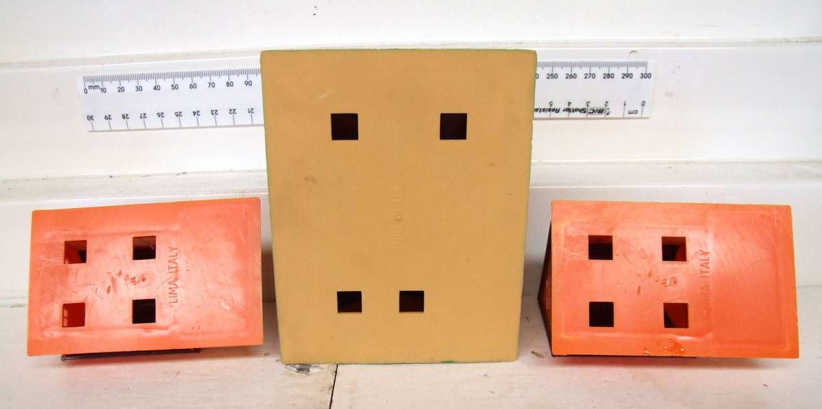 LIMA SCENERY HO:  On Auction are these Plastic Houses in Fair Used Condition.