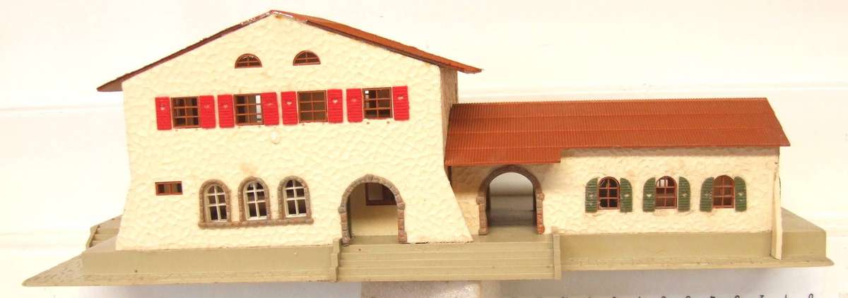 FALLER HO/OO: On Auction is this Spanish Style Station Building in Fair Used Condition.(GR)