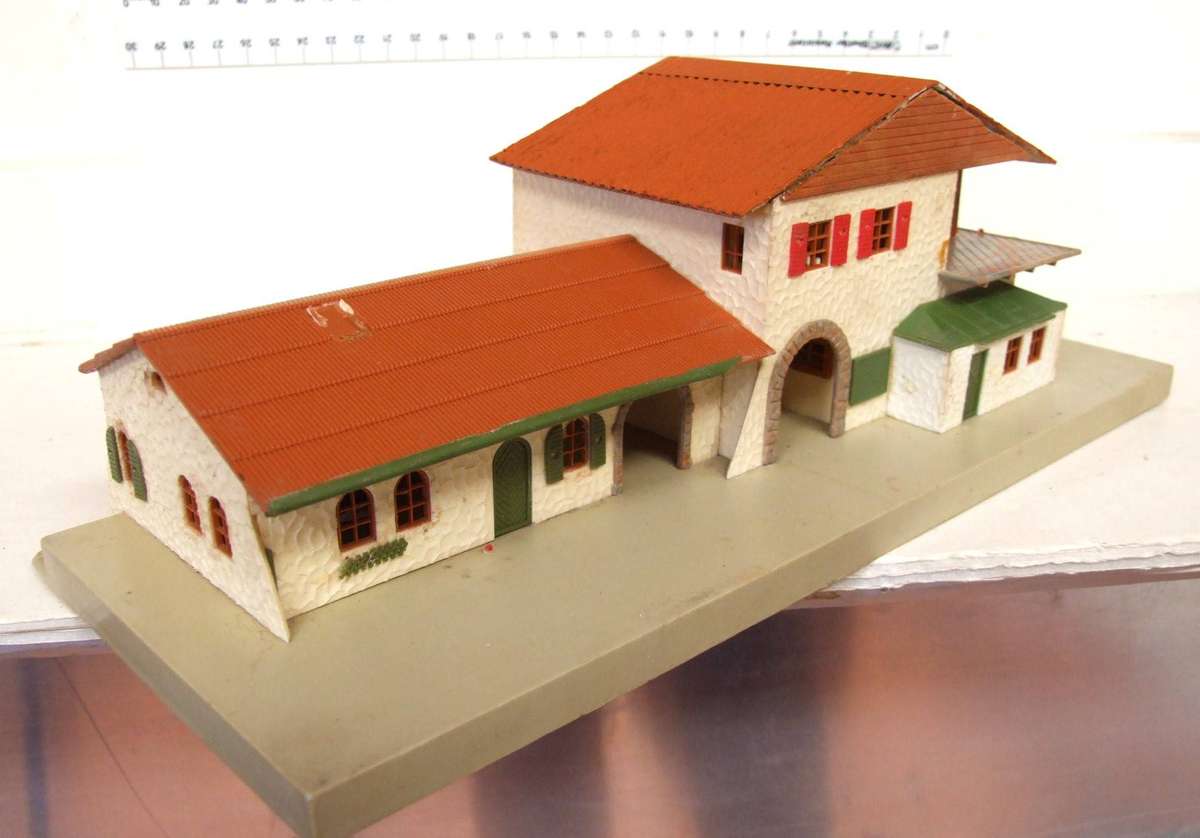 FALLER HO/OO: On Auction is this Spanish Style Station Building in Fair Used Condition.(GR)