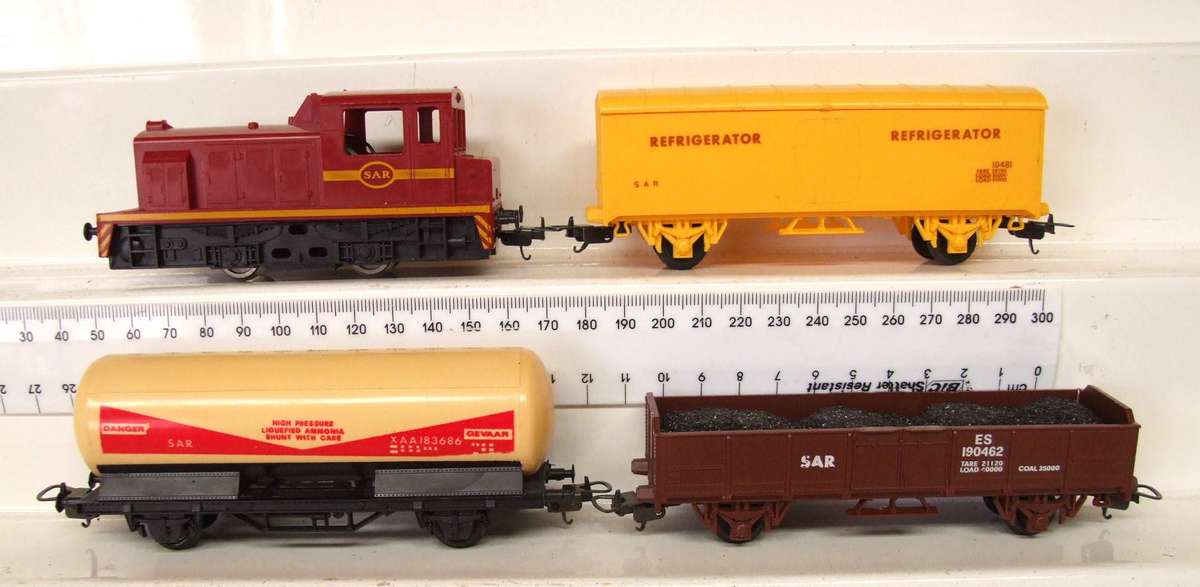 LIMA HO:  Vintage "CAPE TOWN" Junior Train Set in Good, Used, Boxed condition (Italy)