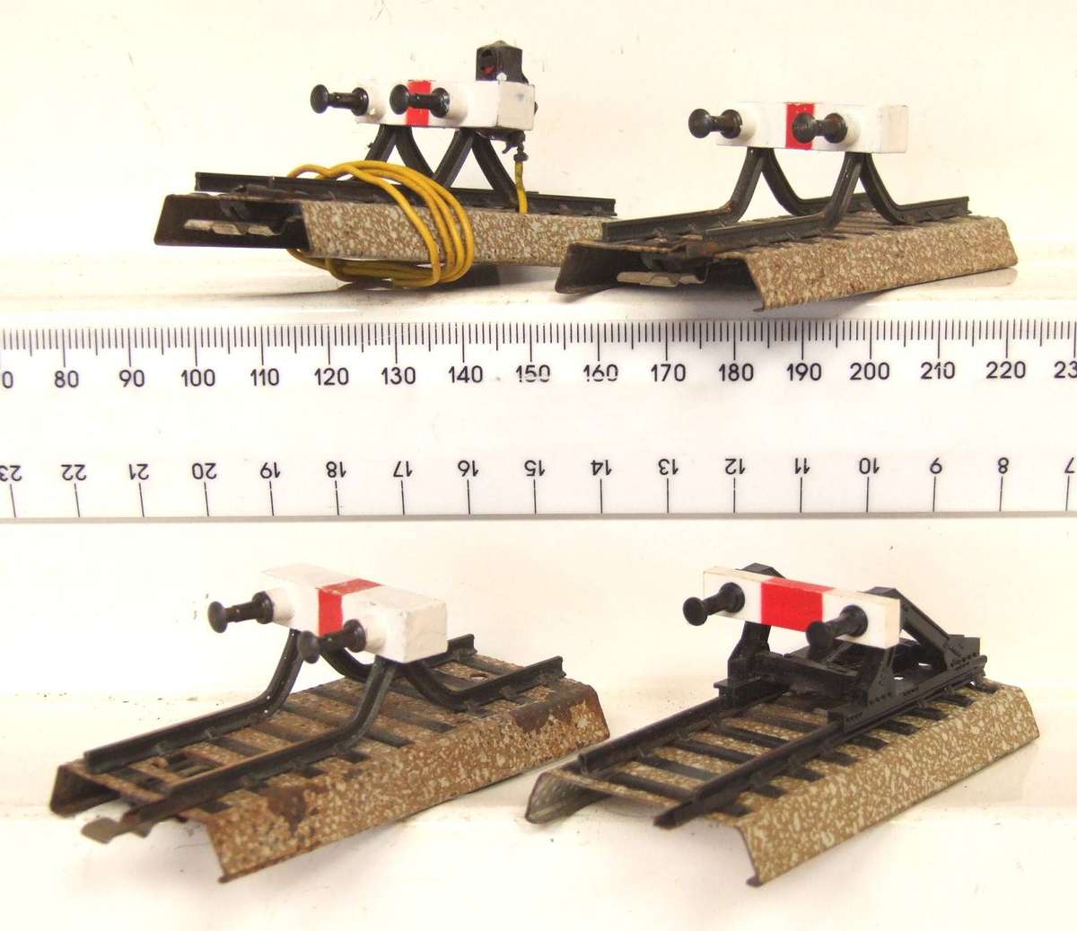 MARKLIN HO:  4pc Vintage M-Track Railway Buffers Stops in Good Un-Boxed Condition (GR)