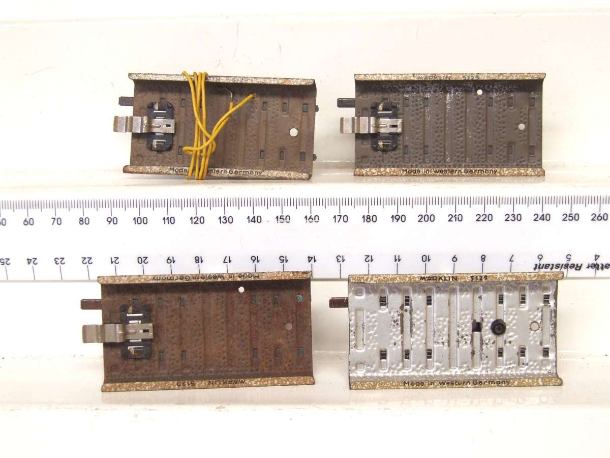 MARKLIN HO:  4pc Vintage M-Track Railway Buffers Stops in Good Un-Boxed Condition (GR)