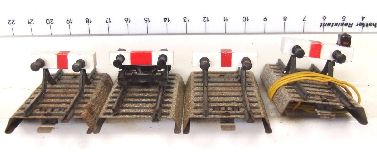 MARKLIN HO:  4pc Vintage M-Track Railway Buffers Stops in Good Un-Boxed Condition (GR)