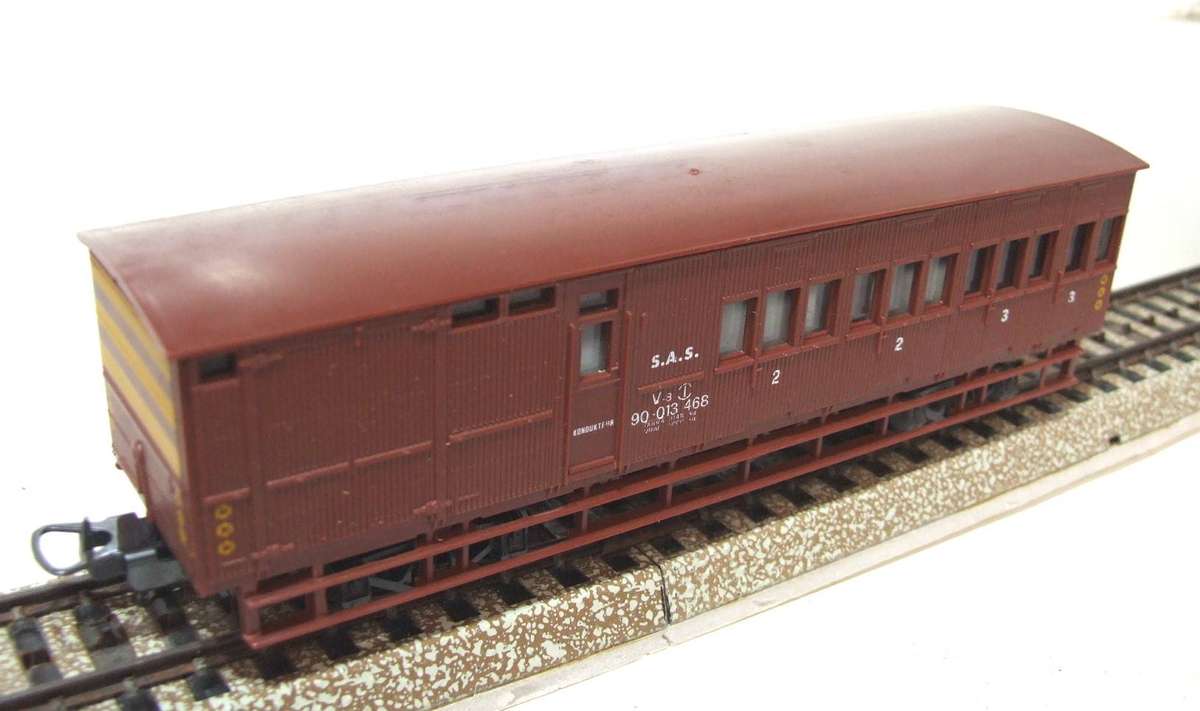 LIMA HO: SAR V8 Guards Van in Spotless Un-Boxed Condition(Italy)