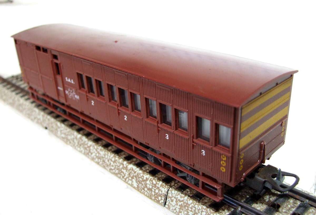 LIMA HO: SAR V8 Guards Van in Spotless Un-Boxed Condition(Italy)