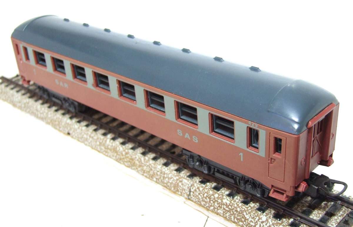 LIMA HO:  Vintage SAR Junior Orange Express Passenger Coach in Good Un-Boxed condition (Italy)