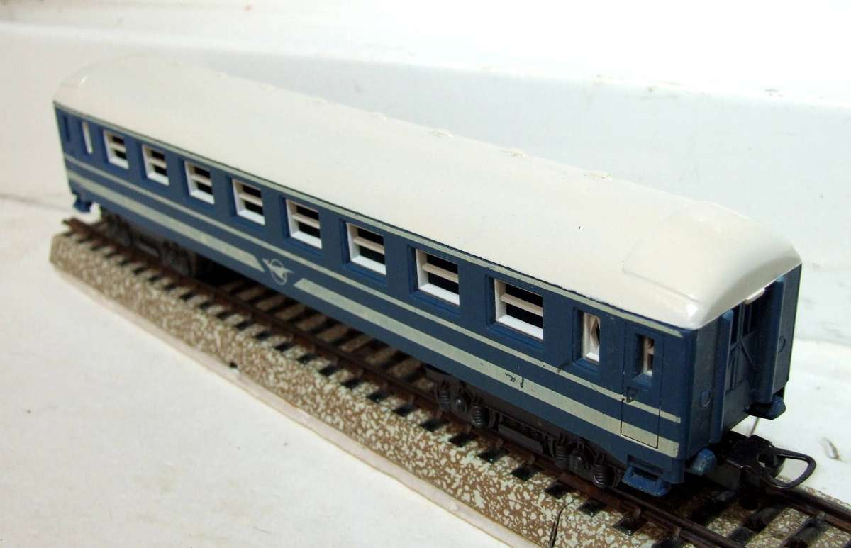 LIMA HO:  Vintage SAR Junior Blue Train Passenger Coach in Fair Un-Boxed condition (Italy)