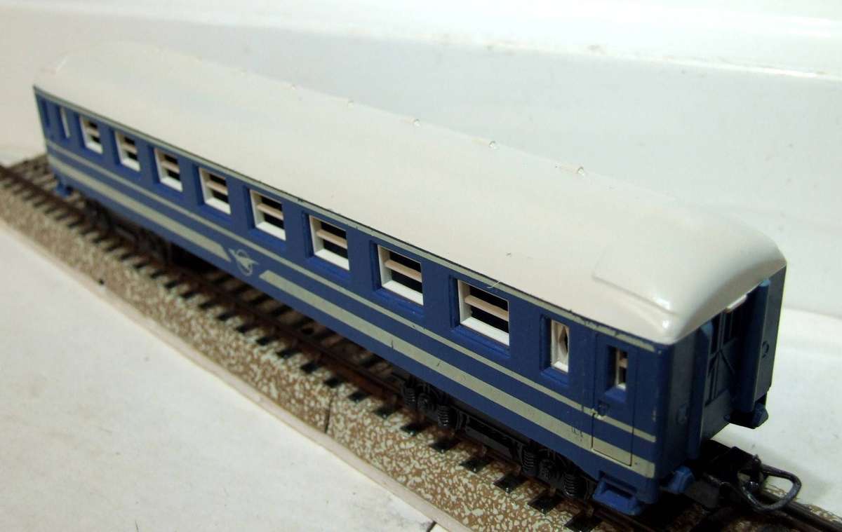 LIMA HO:  Vintage SAR Junior Blue Train Passenger Coach in Fair Un-Boxed condition (Italy)