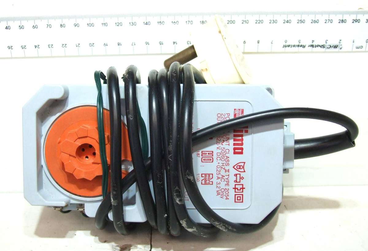 LIMA POWER SUPPLY: 220V/12.5V DC Power Supply/Controller in good un-boxed condition(Italy)