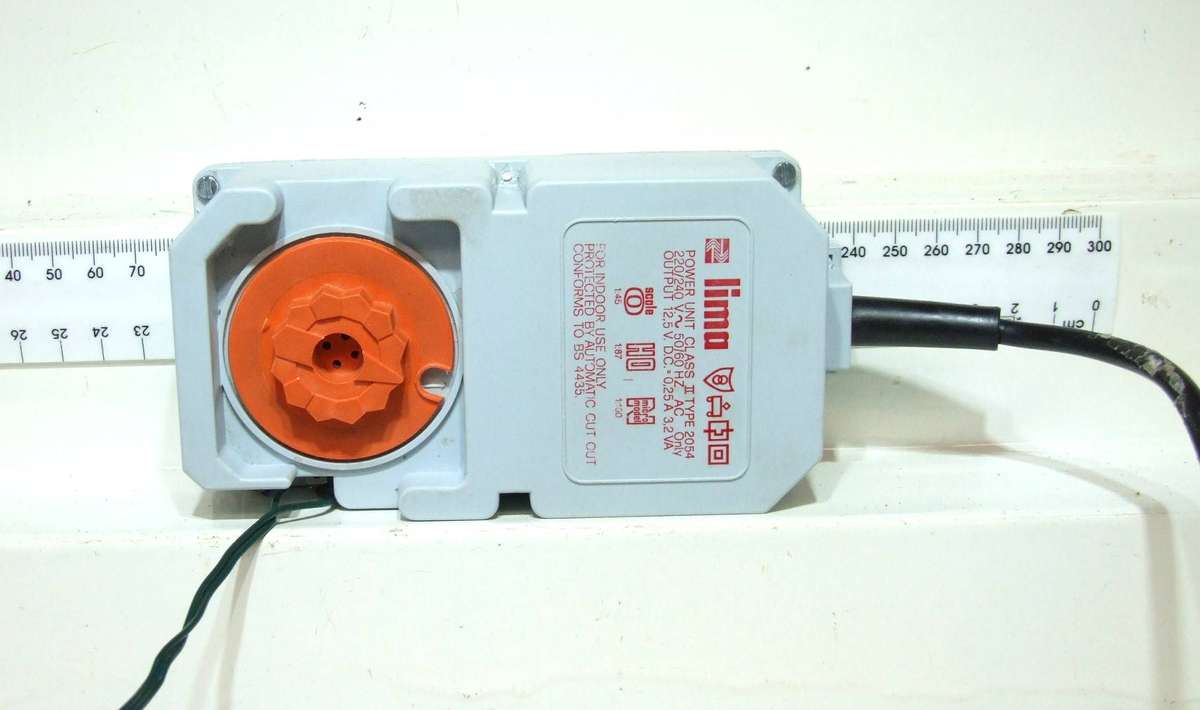 LIMA POWER SUPPLY: 220V/12.5V DC Power Supply/Controller in good un-boxed condition(Italy)