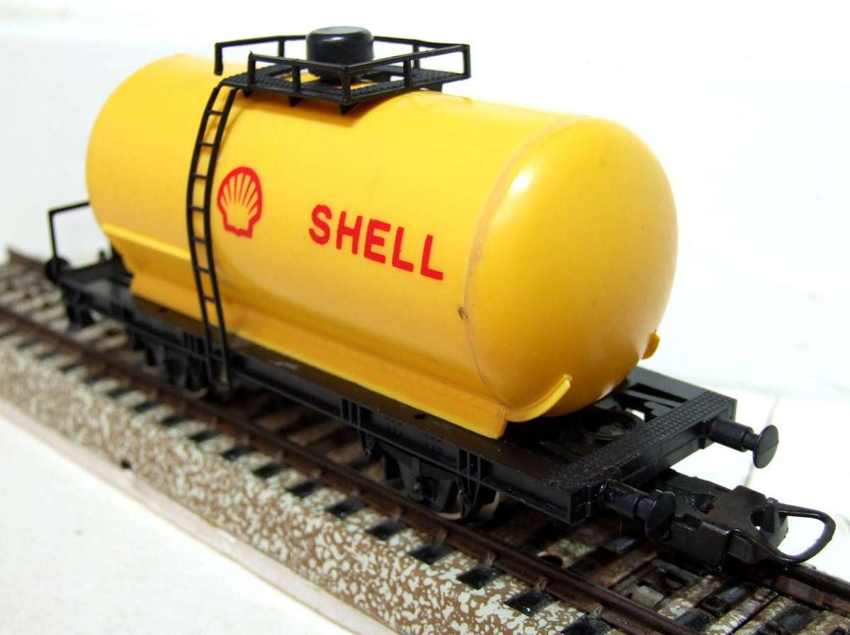 LIMA HO: Vintage SHELL Tanker Wagon in Good, Un-Boxed, Used Condition (Italy)