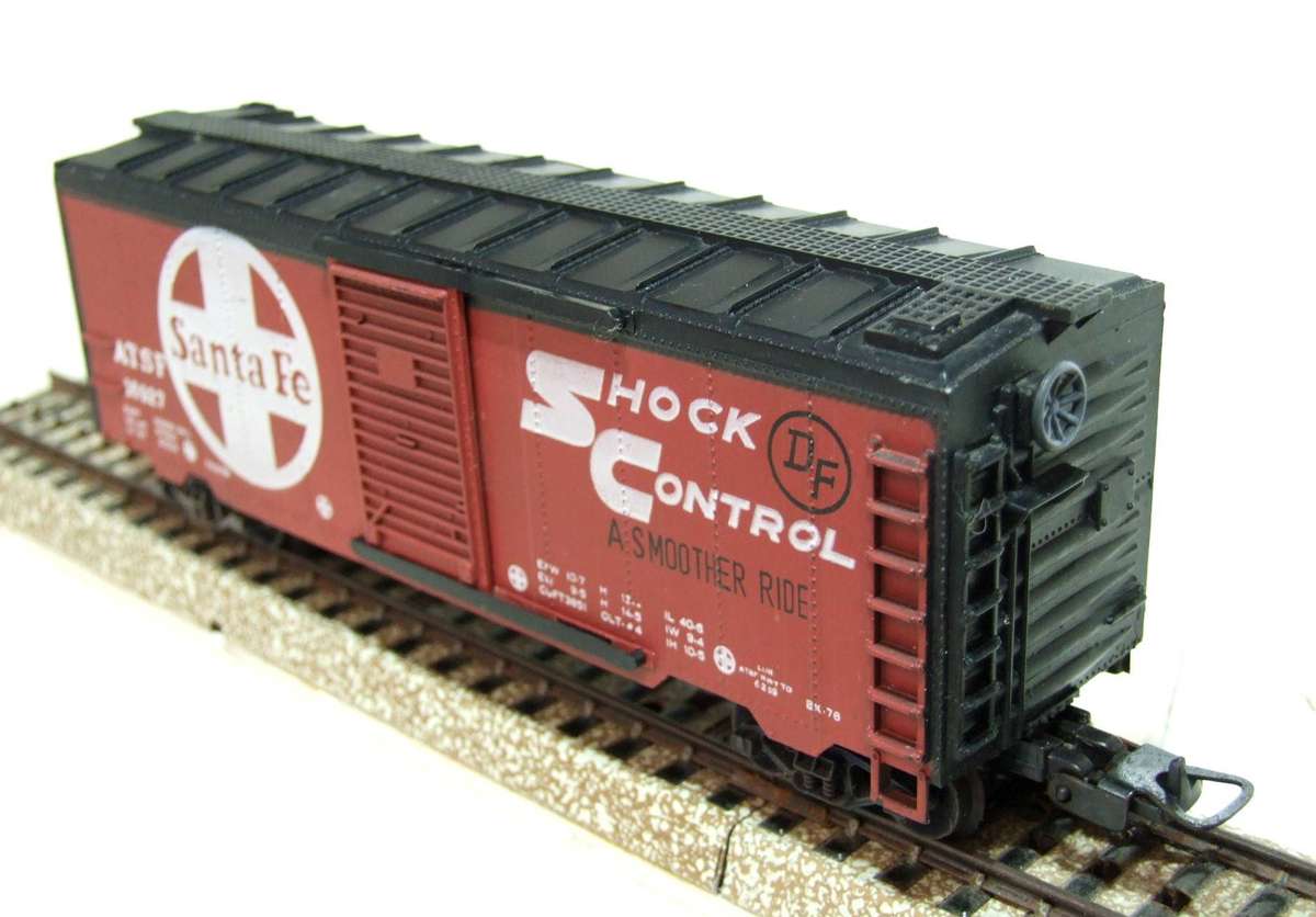 LIFE LIKE HO: 40' SANTA FE Box Car in Good Un-Boxed Condition