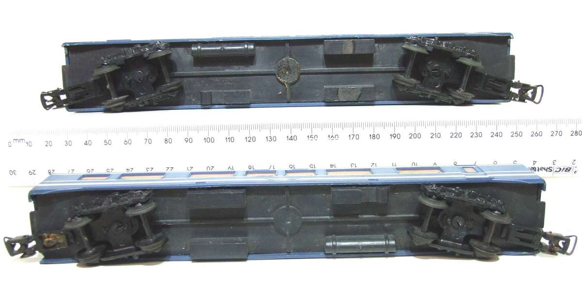 LIFE-LIKE HO: SAR Blue Train Passenger Coaches in Fair Play worn, Un-Boxed condition.