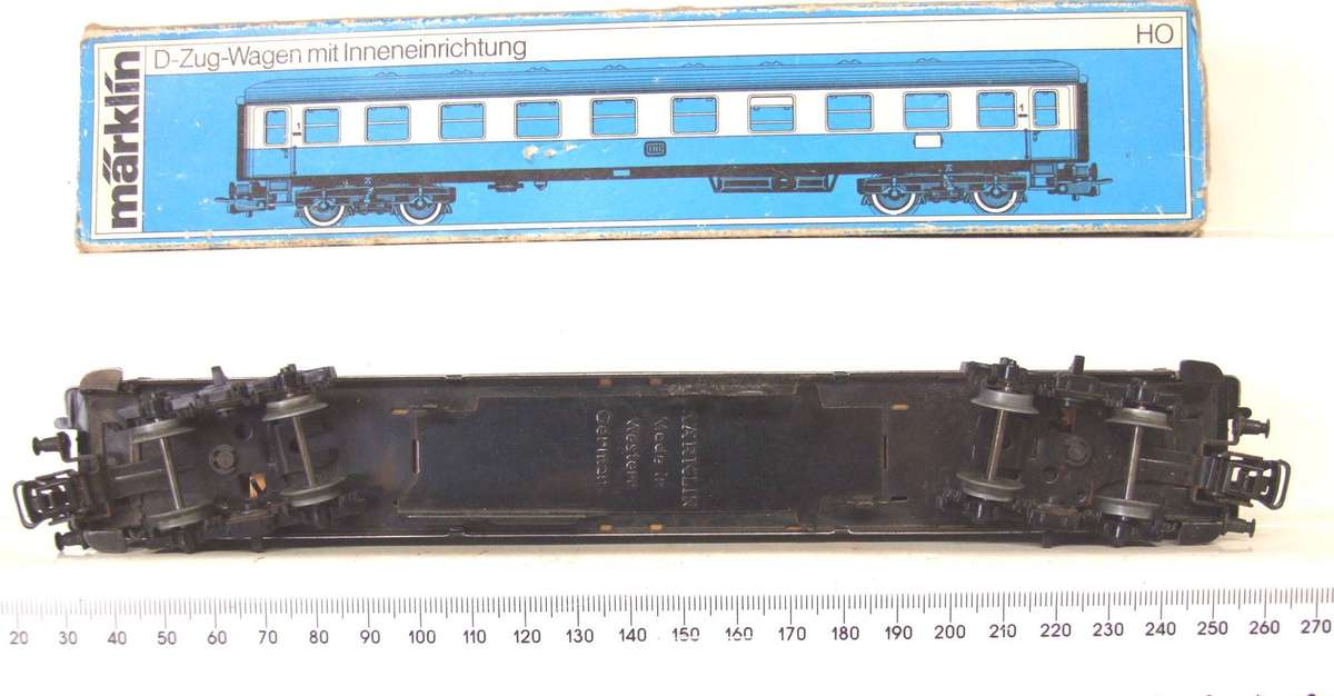 MARKLIN HO: Vintage Tin Metal `DB` 2nd Class Passenger Coach in Very Good boxed condition (Germany)