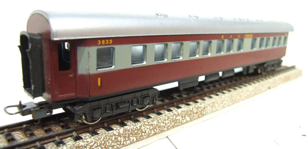 LIMA HO: SAR "Trans Karoo" 1st Class Passenger Coach in Good, Used and Un-boxed condition(Italy)