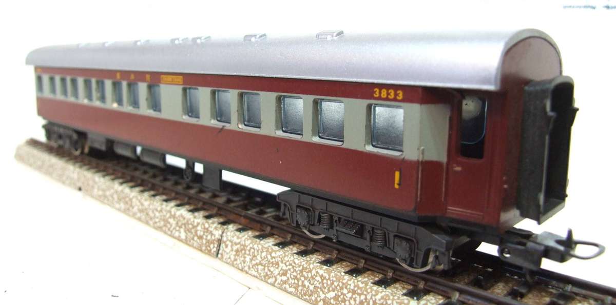 LIMA HO: SAR "Trans Karoo" 1st Class Passenger Coach in Good, Used and Un-boxed condition(Italy)