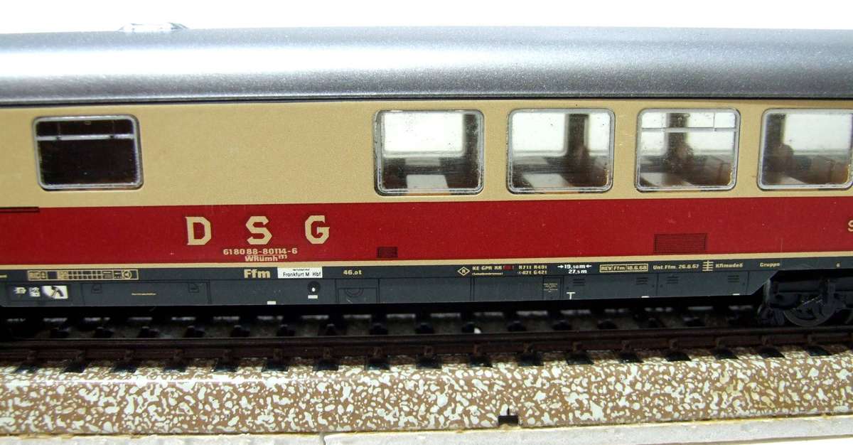 MARKLIN HO: Tin Metal `DB SPEISEWAGEN" With internal Lights in Good Un-boxed condition (Germany)