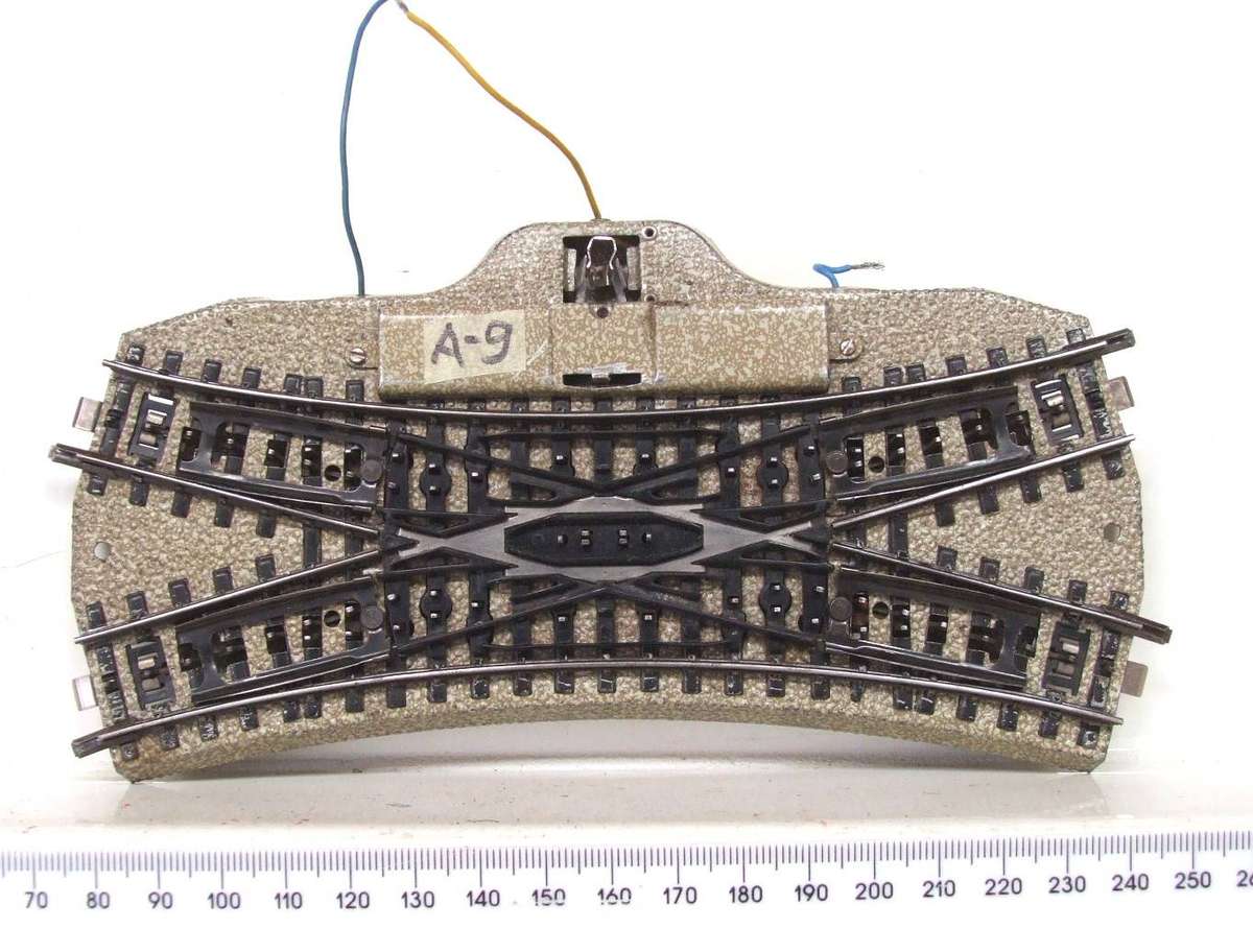 MARKLIN-M HO: 3-Rail Double Slip Point(5128) in Good Used Un-boxed Condition.(W-GR)
