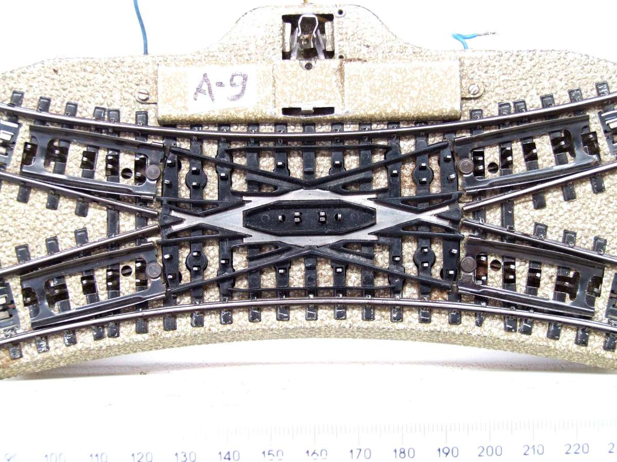 MARKLIN-M HO: 3-Rail Double Slip Point(5128) in Good Used Un-boxed Condition.(W-GR)