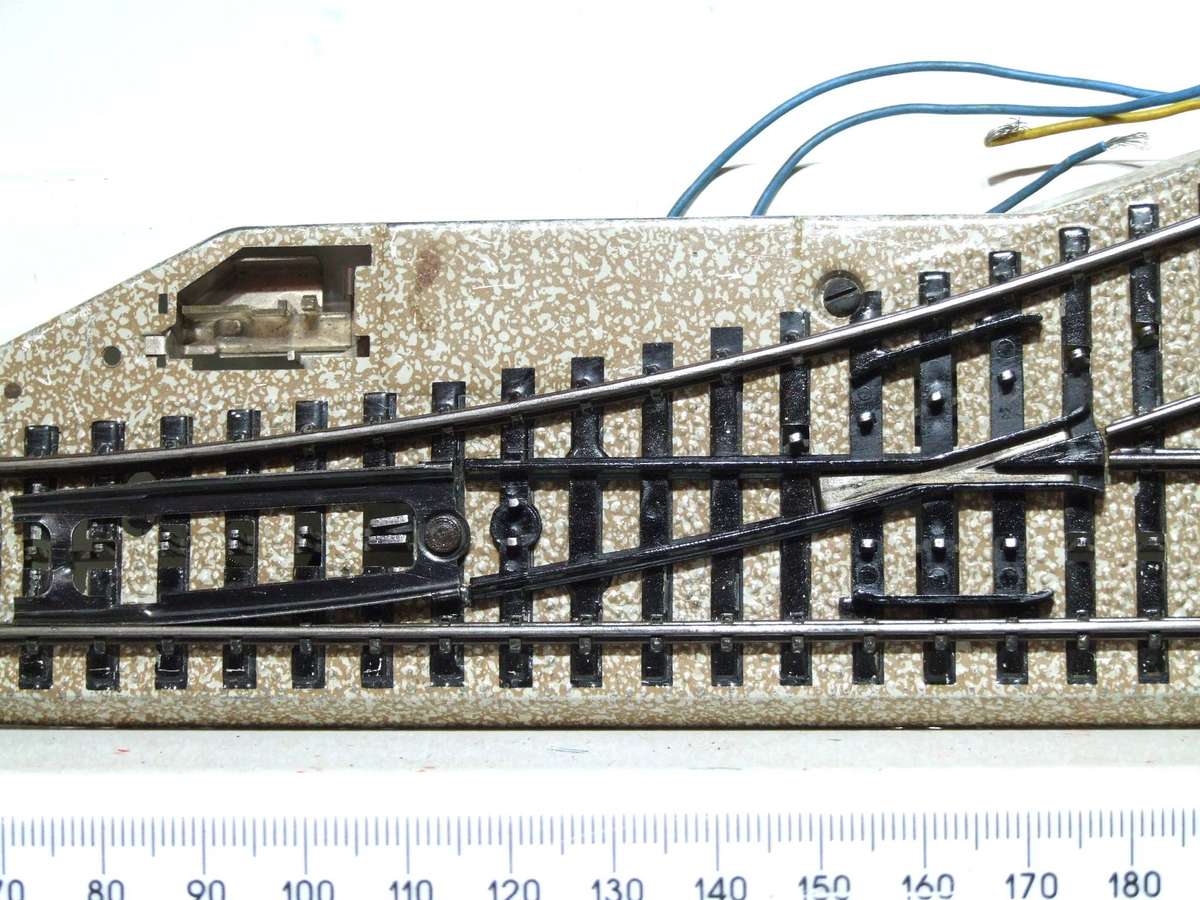 MARKLIN-M HO: 3-Rail LH Electromagnetic Point(5202 5221) in Good Used Un-boxed Condition.(W-GR)
