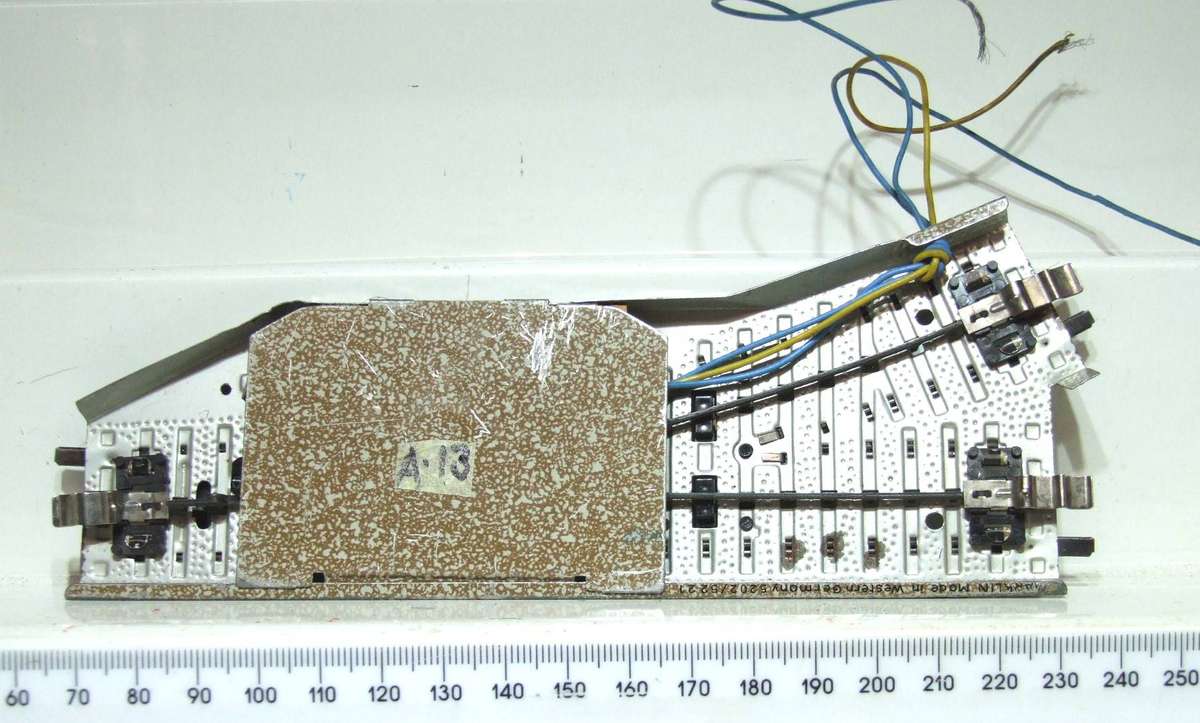 MARKLIN-M HO: 3-Rail RH Electromagnetic Point(5202 5221) in Good Used Un-boxed Condition.(W-GR)