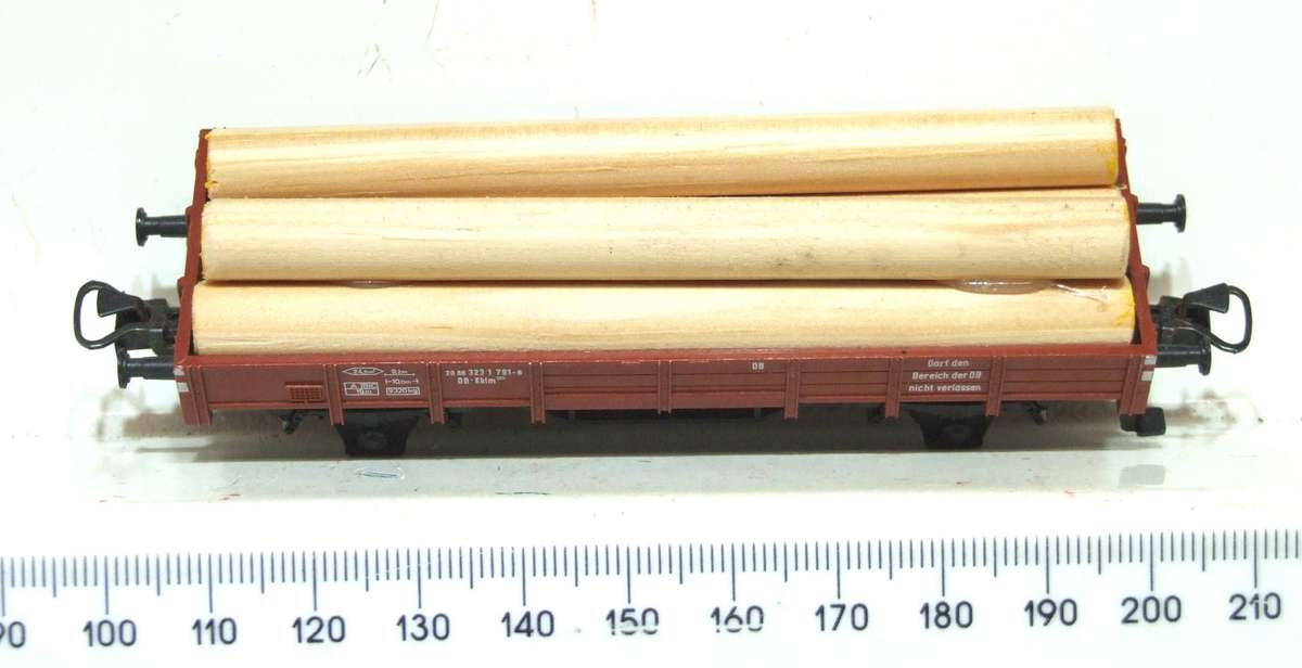 MARKLIN HO: More Modern DB Wagon with Wood Load in Good Un-boxed, Used condition (W/GR)