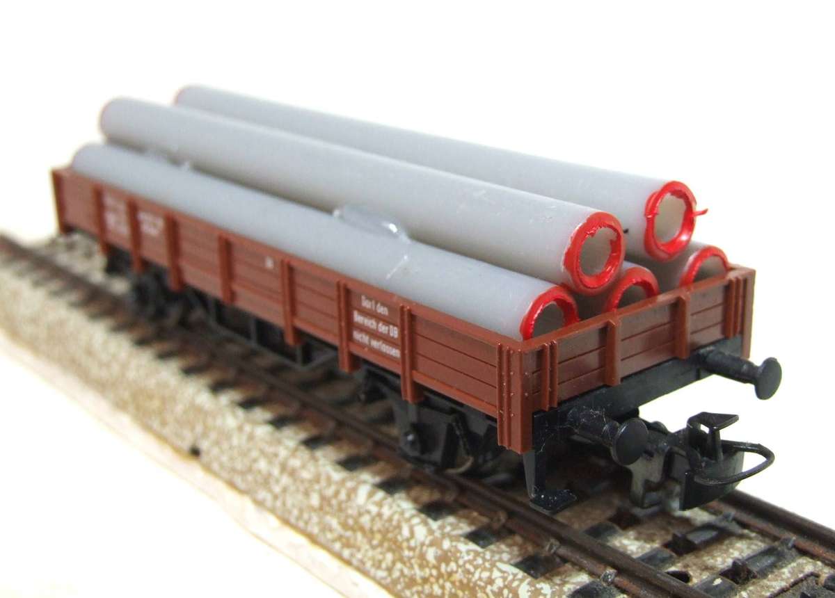 MARKLIN HO: More Modern DB Wagon with Pipe Load in Good Un-boxed, Used condition (W/GR)