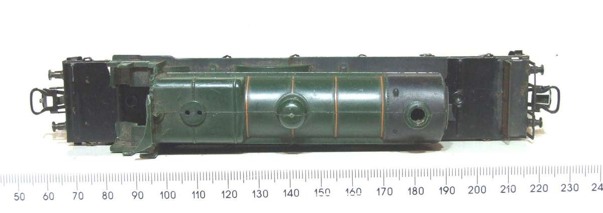 MARKLIN HO: Vintage DB Long Lowbed Wagon with Scrap Load in fair Un-boxed, Used condition (W/GR)