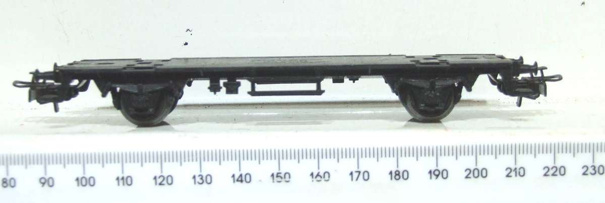MARKLIN HO: Vintage Refrigerated Car Undercarriage in Fair Un-boxed, Used condition (W/GR)
