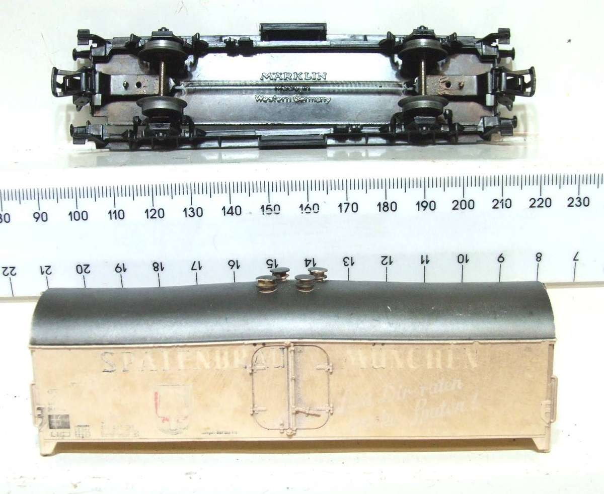 MARKLIN HO: Vintage Refrigerated Car Undercarriage in Fair Un-boxed, Used condition (W/GR)