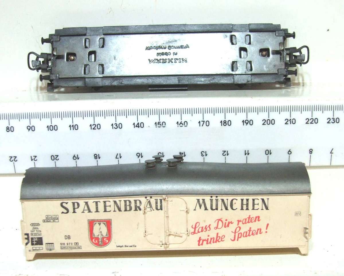 MARKLIN HO: Vintage Refrigerated Car Undercarriage in Fair Un-boxed, Used condition (W/GR)