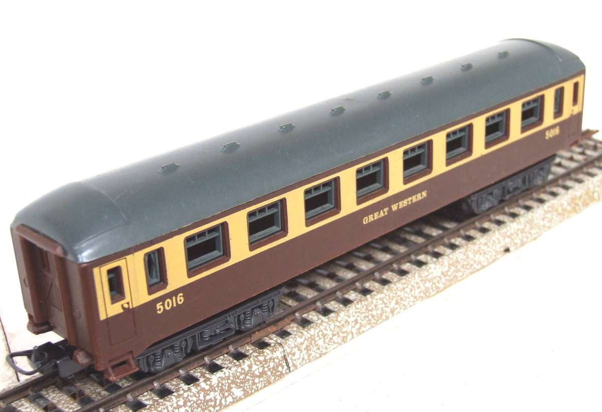 LIMA HO:  Vintage Great Western Junior Passenger Coach in Good Un-Boxed condition (Italy)
