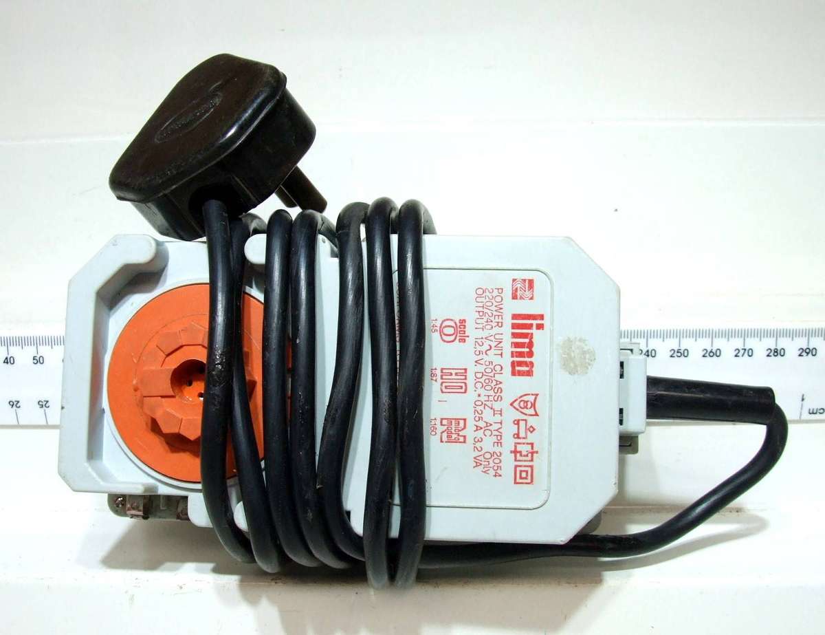 LIMA POWER SUPPLY: 220V/12.5V DC Power Supply/Controller in good un-boxed condition(Italy)