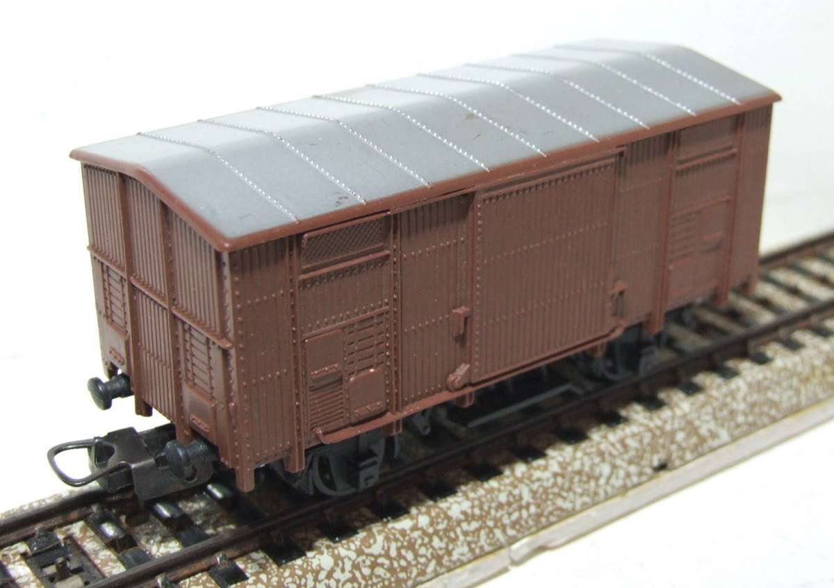 LIMA HO: Vintage  Closed Wagon in Fair, Un-Boxed Condition (Italy)