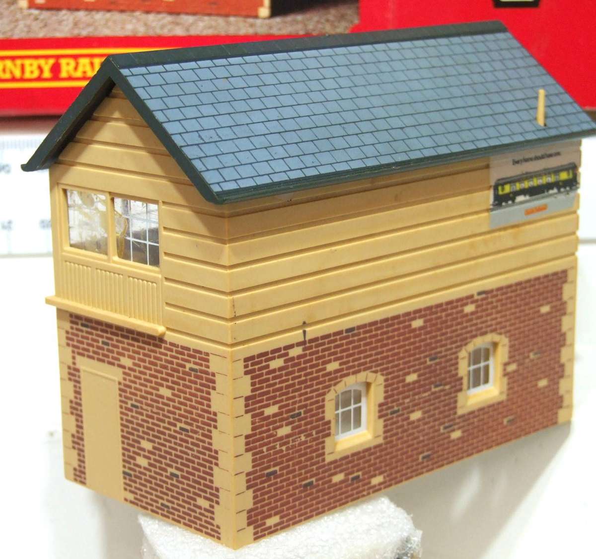 HORNBY OO: On Auction is this Signal Box Building in Good Boxed Used Condition.(GR)