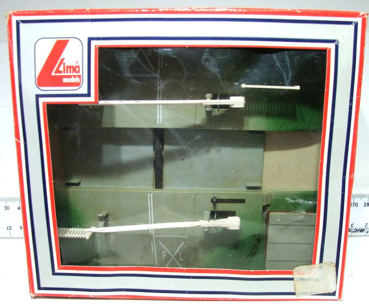 LIMA HO: On Auction is this Automated Rail Crossing in Good Boxed Condition.(Italy)