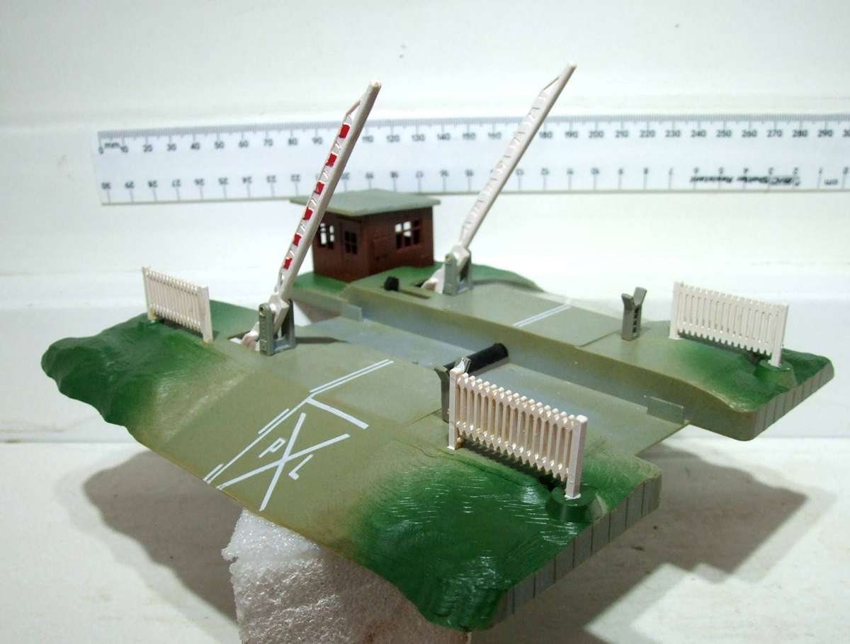 LIMA HO: On Auction is this Automated Rail Crossing in Good Boxed Condition.(Italy)