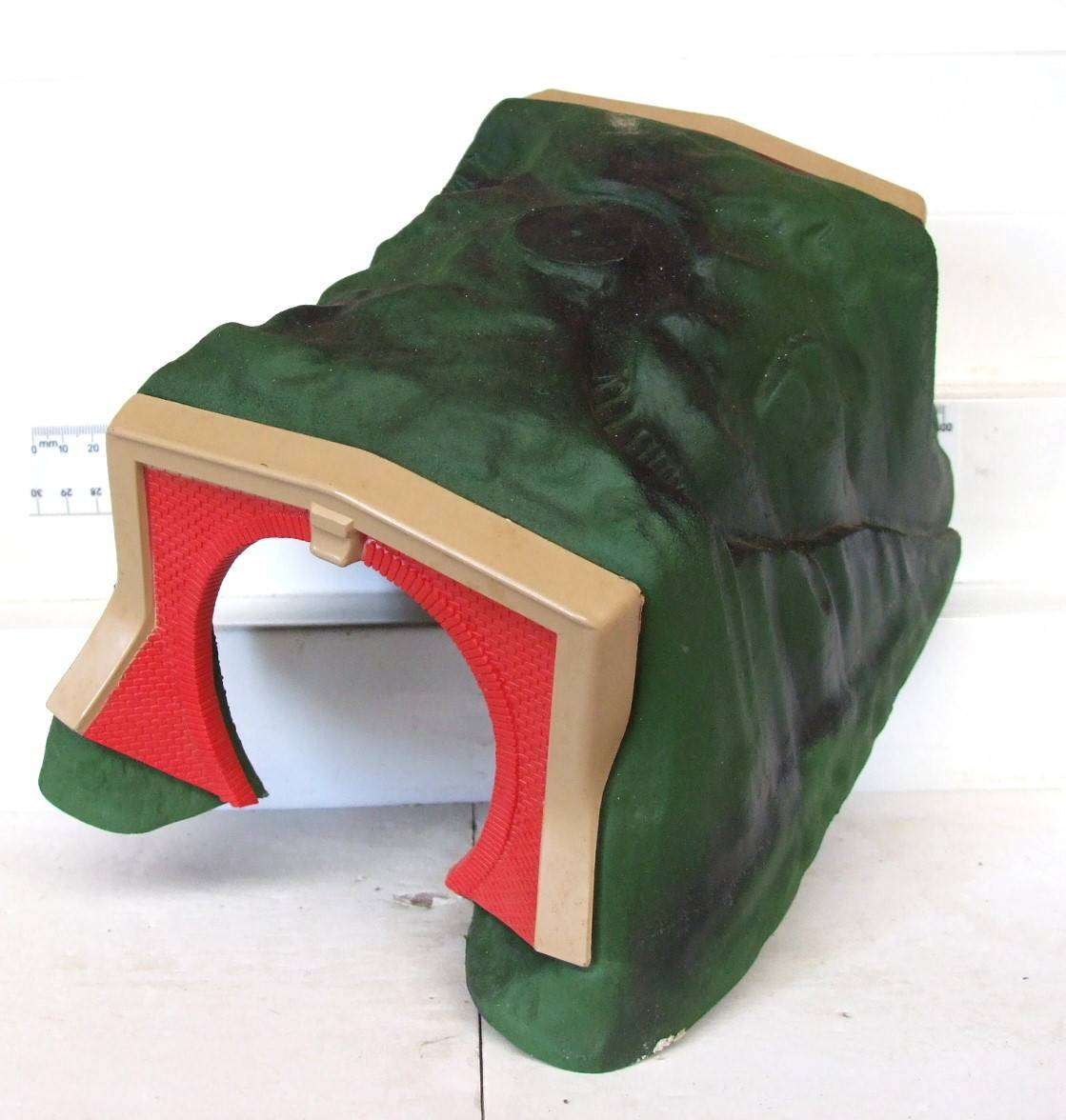 HORNBY OO: On Auction are these Two Plastic Tunnels in Good Boxed Used Condition.(GR)