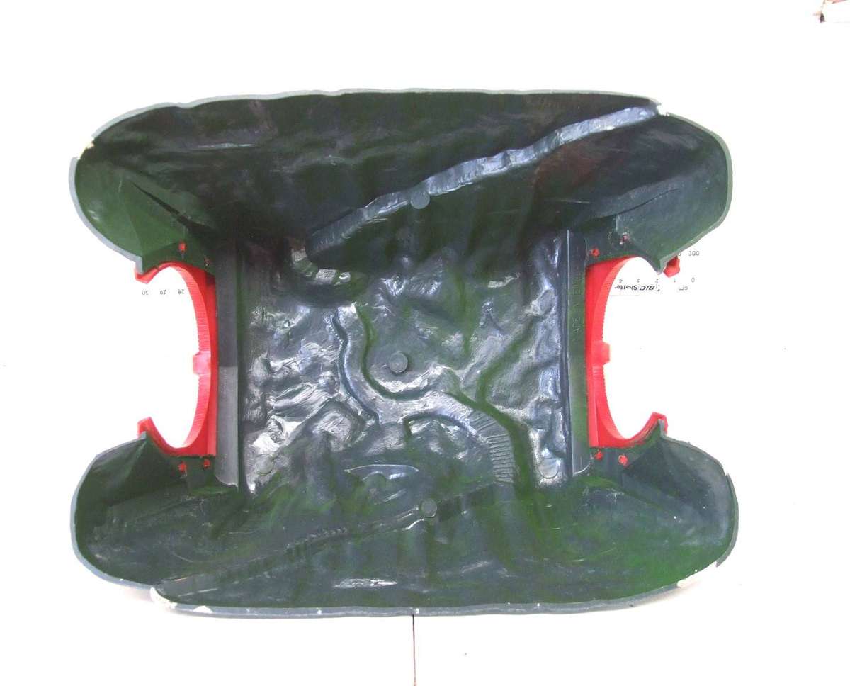 HORNBY OO: On Auction are these Two Plastic Tunnels in Good Boxed Used Condition.(GR)