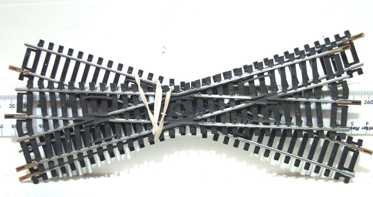 LIMA HO: 2pc Steel Crossover Tracks in Fair Used un-boxed condition(Italy).
