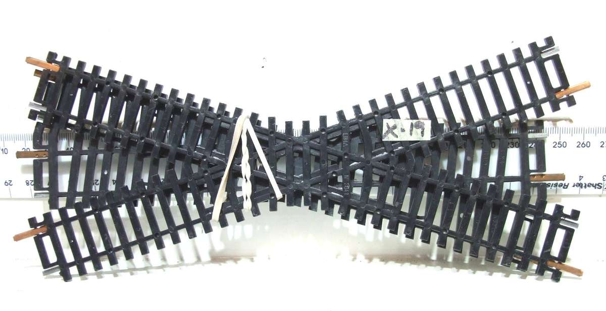 LIMA HO: 2pc Steel Crossover Tracks in Fair Used un-boxed condition(Italy).