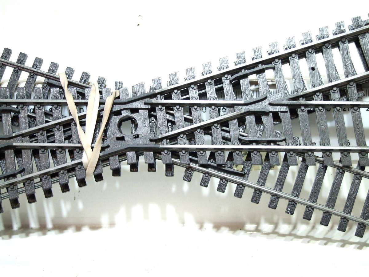 LIMA HO: 2pc Steel Crossover Tracks in Fair Used un-boxed condition(Italy).