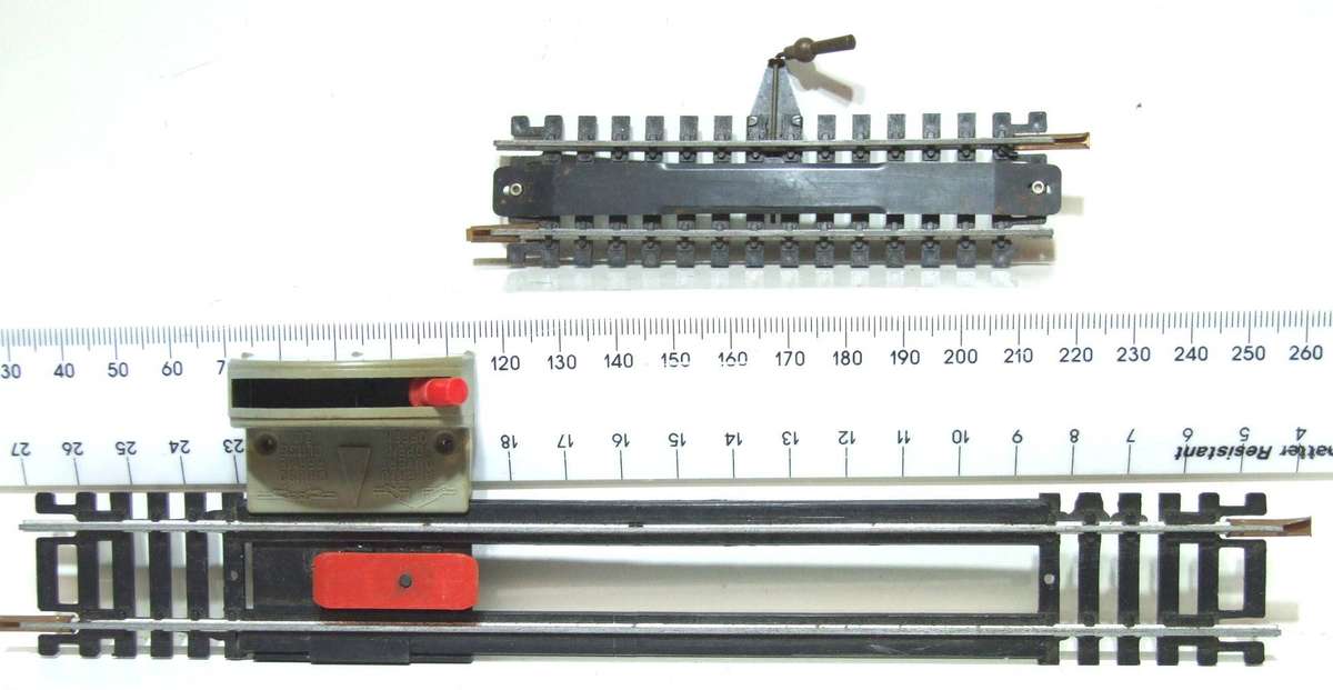 LIMA HO: 2pc Steel Uncoupling Tracks in Fair Used un-boxed condition(Italy).