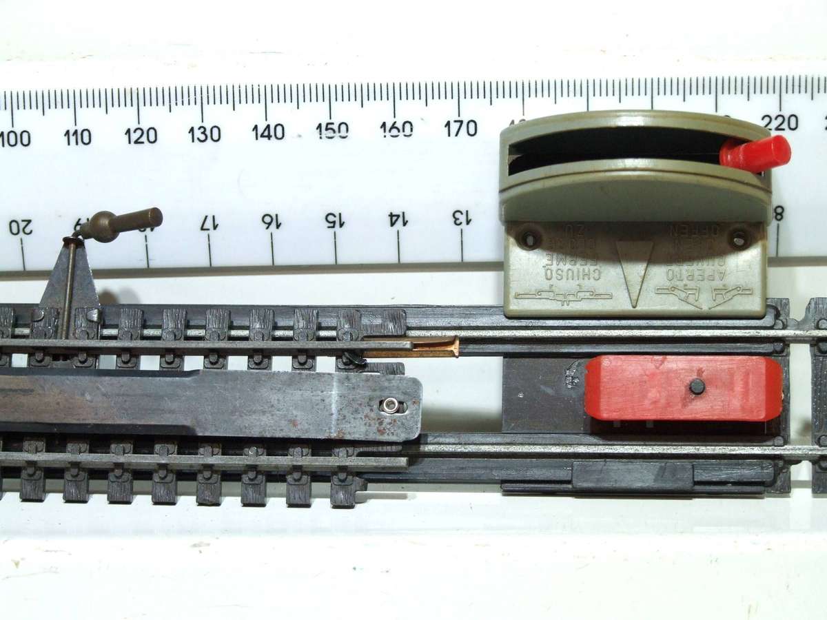 LIMA HO: 2pc Steel Uncoupling Tracks in Fair Used un-boxed condition(Italy).