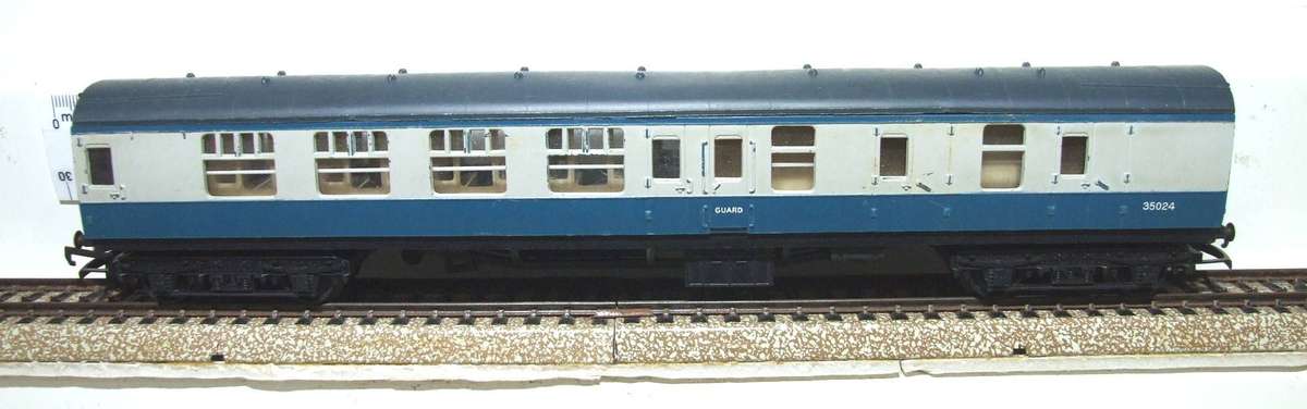 TRI-Ang OO: Vintage Passenger/Guards Coach in Fair Un-Boxed, Used Condition (England)