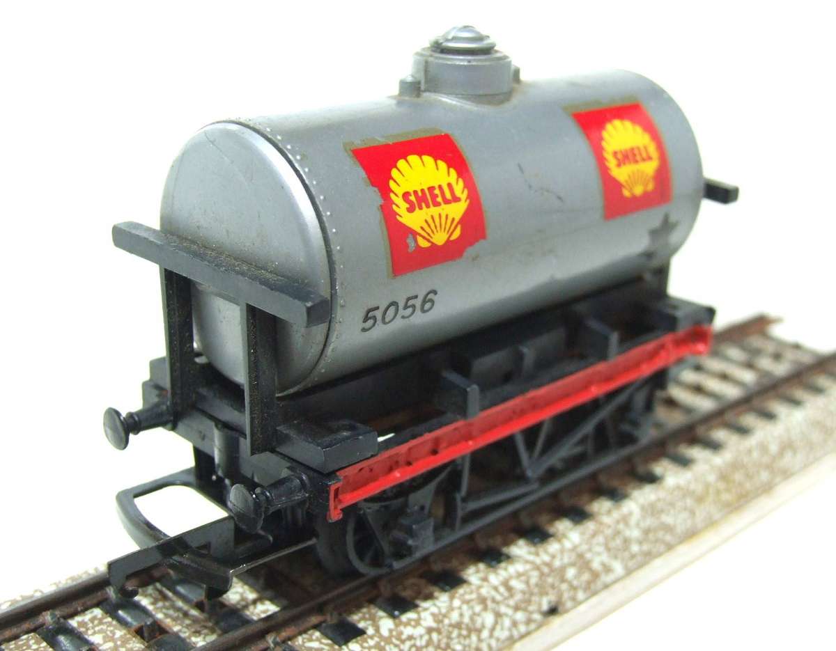 TRI-Ang OO: Vintage "SHELL' Tanker in Fair Un-Boxed, Used Condition (England)