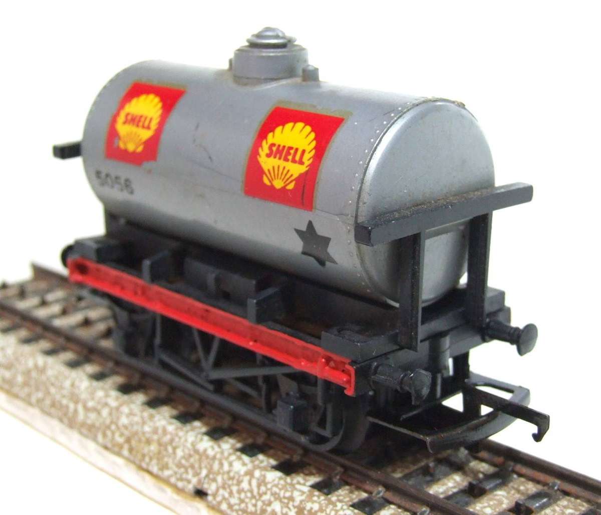 TRI-Ang OO: Vintage "SHELL' Tanker in Fair Un-Boxed, Used Condition (England)