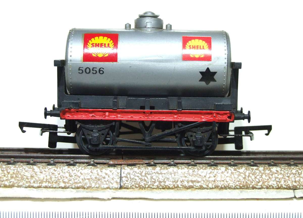 TRI-Ang OO: Vintage "SHELL' Tanker in Fair Un-Boxed, Used Condition (England)